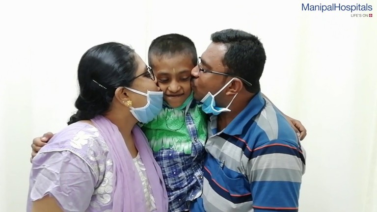 dakshith-dr-thomas-kishen-scoliosis-surgery-manipal-hospitals-india.jpg